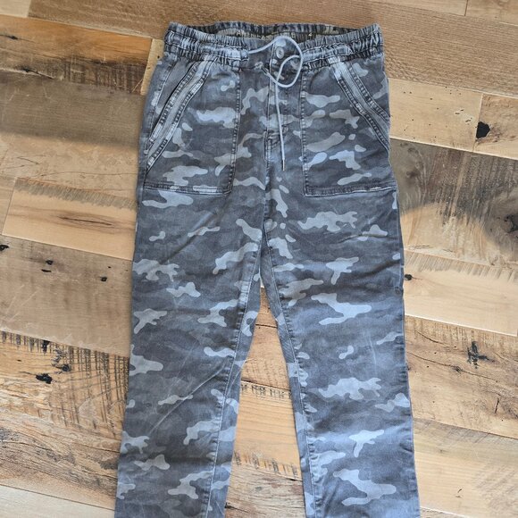 AE Women's Gray Camo Stretch Joggers Size 8 - Picture 3 of 10